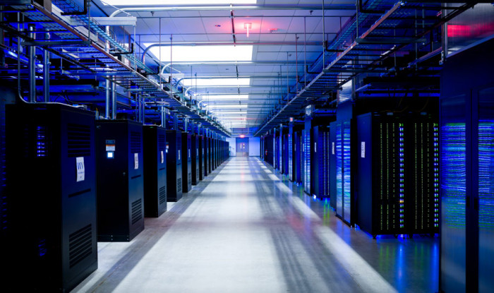 Doanh nghiệp mua "trung tâm dữ liệu" khi mua Web Hosting