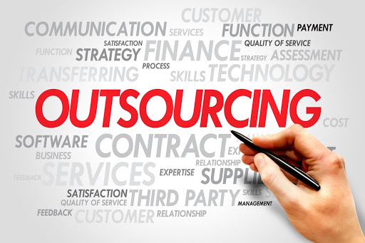 What are the IT outsourcing models?