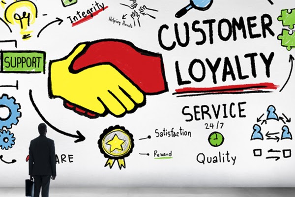 What does a customer engagement specialist do?