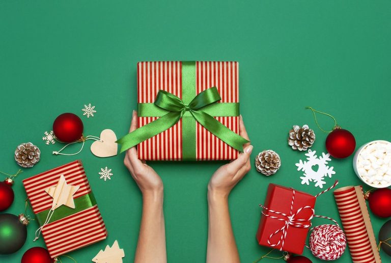 20+ eCommerce Christmas Marketing Ideas for 2023 Year-End Sales