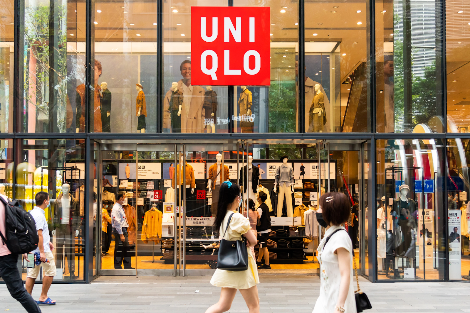 omnichannel retail examples uniqlo