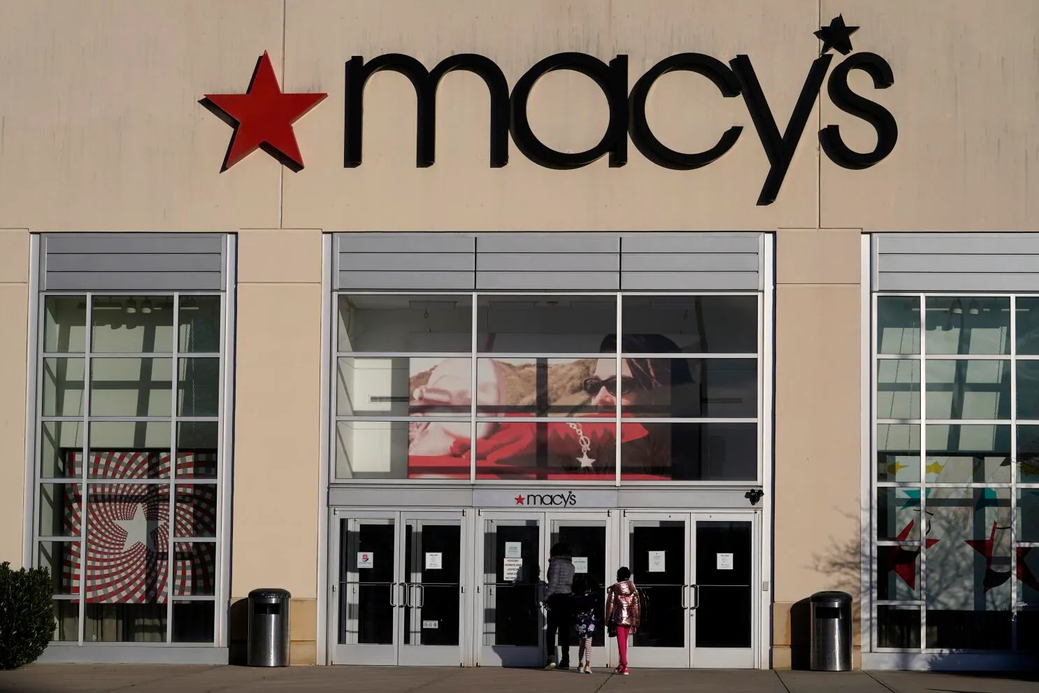 Omnichannel marketing examples: outcome of Macy's
